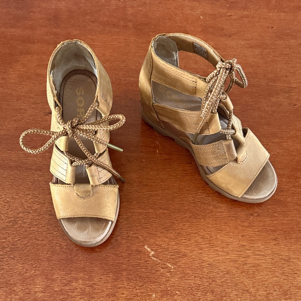 Sorel Women's Lace-Up Tan Sandals
